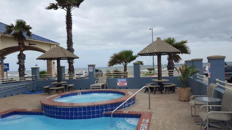 Days Inn & Suites By Wyndham Galveston West/Seawall Exterior photo